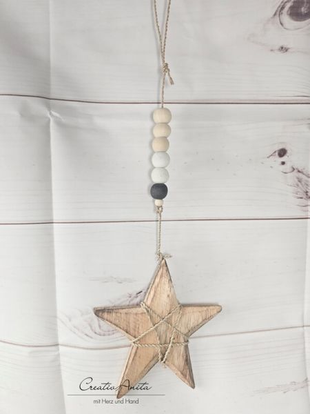 Holzstern mit Holzperlenkette zum Aufhängen